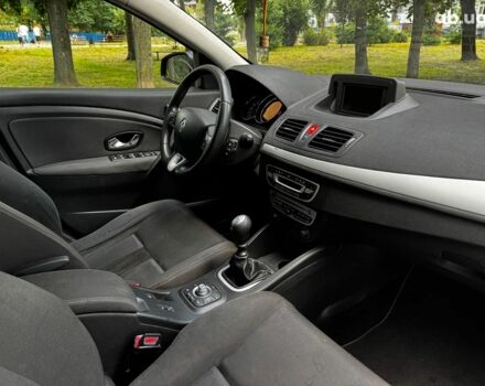 Рено Меган 2009 в Киеве на Automoto.ua Серый Рено Меган, объемом двигателя 1.4 л и пробегом 267 тыс. км за 5990 $, фото 30 на Automoto.ua