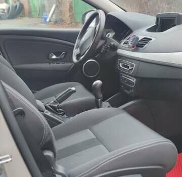 Сірий Рено Меган, об'ємом двигуна 1.5 л та пробігом 337 тис. км за 5600 $, фото 10 на Automoto.ua