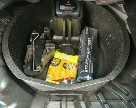 Сірий Рено Меган, об'ємом двигуна 1.4 л та пробігом 215 тис. км за 5700 $, фото 23 на Automoto.ua