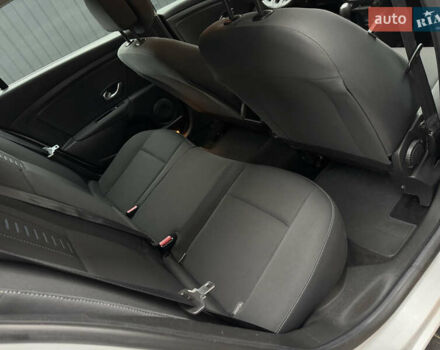 Сірий Рено Меган, об'ємом двигуна 1.6 л та пробігом 196 тис. км за 7850 $, фото 103 на Automoto.ua