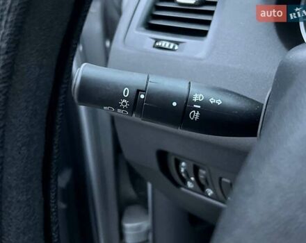 Серый Рено Меган, объемом двигателя 1.6 л и пробегом 263 тыс. км за 5590 $, фото 15 на Automoto.ua