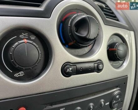 Рено Меган 2009 в Харькове на Automoto.ua Серый Рено Меган, объемом двигателя 1.6 л и пробегом 175 тыс. км за 6200 $, фото 35 на Automoto.ua