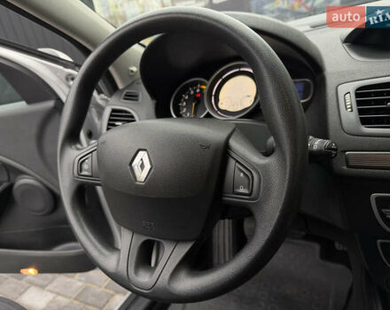 Сірий Рено Меган, об'ємом двигуна 1.6 л та пробігом 196 тис. км за 7850 $, фото 92 на Automoto.ua