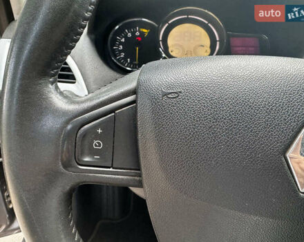 Рено Меган 2009 в Киеве на Automoto.ua Серый Рено Меган, объемом двигателя 1.4 л и пробегом 267 тыс. км за 5990 $, фото 15 на Automoto.ua