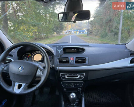 Рено Меган 2009 в Черкассах на Automoto.ua Серый Рено Меган, объемом двигателя 1.46 л и пробегом 283 тыс. км за 7700 $, фото 8 на Automoto.ua