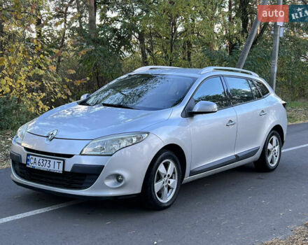 Рено Меган 2009 в Черкассах на Automoto.ua Серый Рено Меган, объемом двигателя 1.46 л и пробегом 283 тыс. км за 7700 $, фото 1 на Automoto.ua