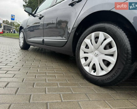 Серый Рено Меган, объемом двигателя 1.6 л и пробегом 231 тыс. км за 7800 $, фото 60 на Automoto.ua