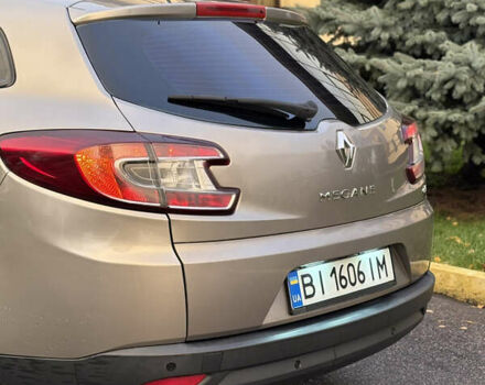 Рено Меган 2010 у Кременчуге на Automoto.ua Сірий Рено Меган, об'ємом двигуна 1.46 л та пробігом 300 тис. км за 6999 $, фото 6 на Automoto.ua