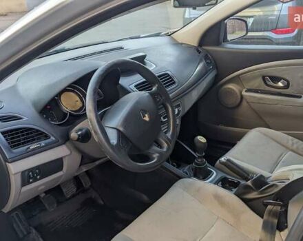 Рено Меган 2010 в Днепре (Днепропетровске) на Automoto.ua Серый Рено Меган, объемом двигателя 1.46 л и пробегом 274 тыс. км за 4999 $, фото 12 на Automoto.ua