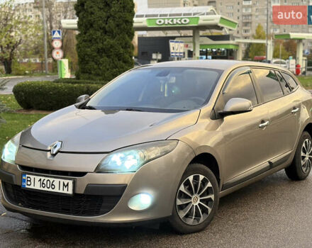 Рено Меган 2010 у Кременчуге на Automoto.ua Сірий Рено Меган, об'ємом двигуна 1.46 л та пробігом 300 тис. км за 6999 $, фото 9 на Automoto.ua