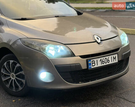 Рено Меган 2010 у Кременчуге на Automoto.ua Сірий Рено Меган, об'ємом двигуна 1.46 л та пробігом 300 тис. км за 6999 $, фото 17 на Automoto.ua