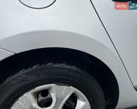 Рено Меган 2010 в Василькове на Automoto.ua Серый Рено Меган, объемом двигателя 1.46 л и пробегом 322 тыс. км за 6000 $, фото 6 на Automoto.ua