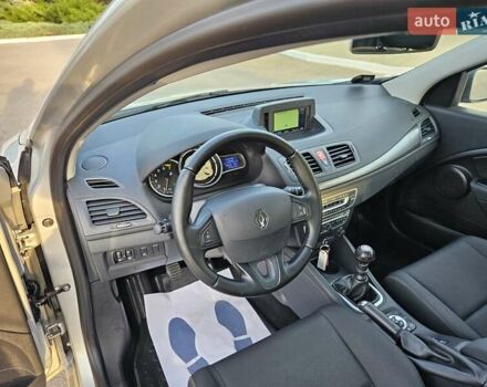 Серый Рено Меган, объемом двигателя 1.6 л и пробегом 195 тыс. км за 7850 $, фото 99 на Automoto.ua