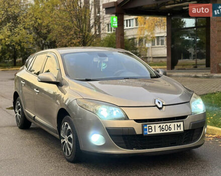 Рено Меган 2010 у Кременчуге на Automoto.ua Сірий Рено Меган, об'ємом двигуна 1.46 л та пробігом 300 тис. км за 6999 $, фото 18 на Automoto.ua