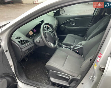 Рено Меган 2010 в Василькове на Automoto.ua Серый Рено Меган, объемом двигателя 1.46 л и пробегом 322 тыс. км за 6000 $, фото 16 на Automoto.ua