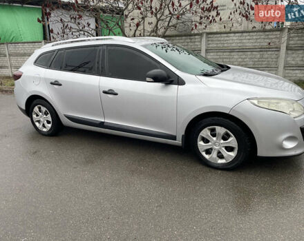 Рено Меган 2010 в Василькове на Automoto.ua Серый Рено Меган, объемом двигателя 1.46 л и пробегом 322 тыс. км за 6000 $, фото 8 на Automoto.ua