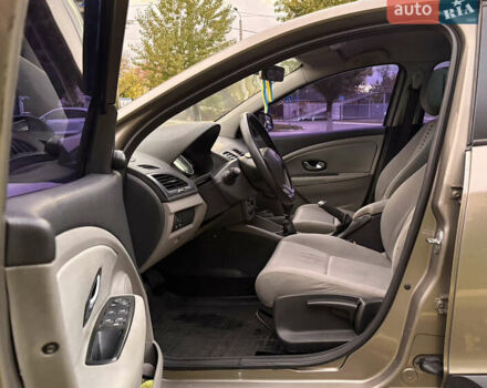 Рено Меган 2010 у Кременчуге на Automoto.ua Сірий Рено Меган, об'ємом двигуна 1.46 л та пробігом 300 тис. км за 6999 $, фото 33 на Automoto.ua