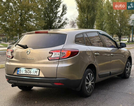 Рено Меган 2010 у Кременчуге на Automoto.ua Сірий Рено Меган, об'ємом двигуна 1.46 л та пробігом 300 тис. км за 6999 $, фото 4 на Automoto.ua