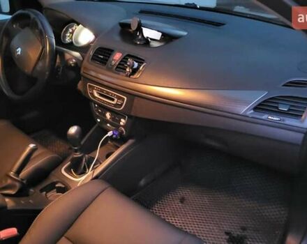 Рено Меган 2010 у Рівному на Automoto.ua Сірий Рено Меган, об'ємом двигуна 1.46 л та пробігом 270 тис. км за 6900 $, фото 3 на Automoto.ua