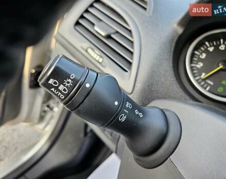 Серый Рено Меган, объемом двигателя 1.6 л и пробегом 195 тыс. км за 7850 $, фото 103 на Automoto.ua