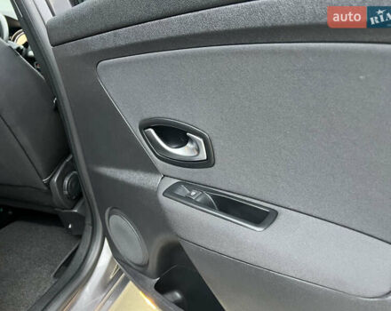 Серый Рено Меган, объемом двигателя 1.6 л и пробегом 182 тыс. км за 7800 $, фото 67 на Automoto.ua