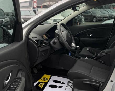 Серый Рено Меган, объемом двигателя 0 л и пробегом 260 тыс. км за 7200 $, фото 16 на Automoto.ua