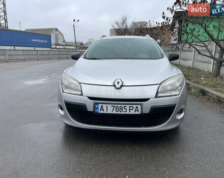 Рено Меган 2010 в Василькове на Automoto.ua Серый Рено Меган, объемом двигателя 1.46 л и пробегом 322 тыс. км за 6000 $, фото 1 на Automoto.ua