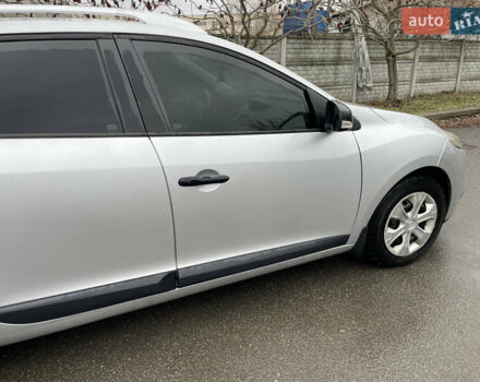 Рено Меган 2010 в Василькове на Automoto.ua Серый Рено Меган, объемом двигателя 1.46 л и пробегом 322 тыс. км за 6000 $, фото 9 на Automoto.ua