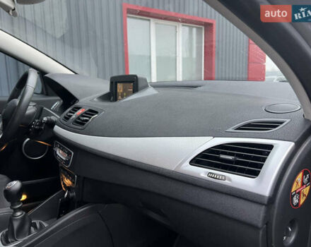 Серый Рено Меган, объемом двигателя 1.6 л и пробегом 182 тыс. км за 7800 $, фото 77 на Automoto.ua