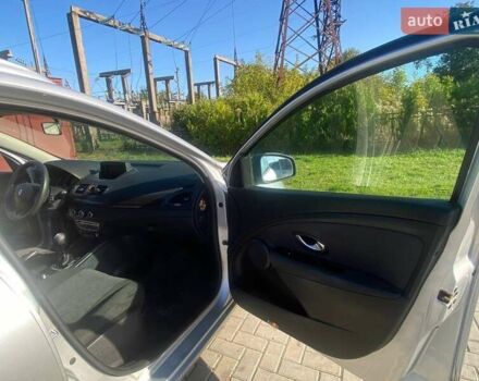 Рено Меган 2010 в Луцке на Automoto.ua Серый Рено Меган, объемом двигателя 1.46 л и пробегом 254 тыс. км за 7000 $, фото 14 на Automoto.ua