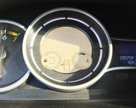 Серый Рено Меган, объемом двигателя 0 л и пробегом 205 тыс. км за 7200 $, фото 7 на Automoto.ua