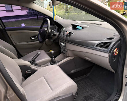 Рено Меган 2010 у Кременчуге на Automoto.ua Сірий Рено Меган, об'ємом двигуна 1.46 л та пробігом 300 тис. км за 6999 $, фото 35 на Automoto.ua