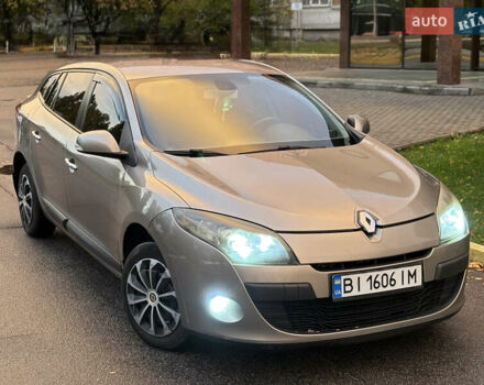 Рено Меган 2010 у Кременчуге на Automoto.ua Сірий Рено Меган, об'ємом двигуна 1.46 л та пробігом 300 тис. км за 6999 $, фото 19 на Automoto.ua