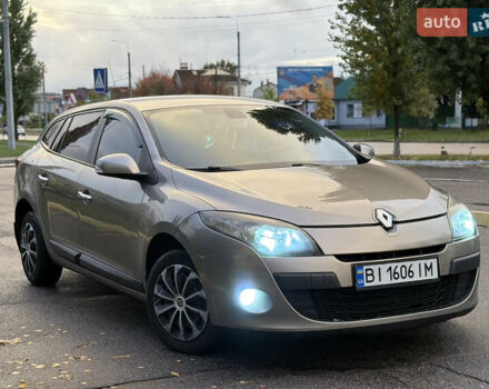 Рено Меган 2010 у Кременчуге на Automoto.ua Сірий Рено Меган, об'ємом двигуна 1.46 л та пробігом 300 тис. км за 6999 $, фото 7 на Automoto.ua