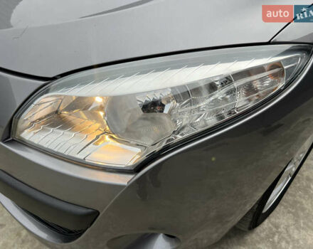 Серый Рено Меган, объемом двигателя 1.6 л и пробегом 182 тыс. км за 7800 $, фото 11 на Automoto.ua