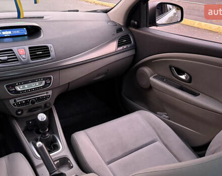 Рено Меган 2010 у Кременчуге на Automoto.ua Сірий Рено Меган, об'ємом двигуна 1.46 л та пробігом 300 тис. км за 6999 $, фото 28 на Automoto.ua