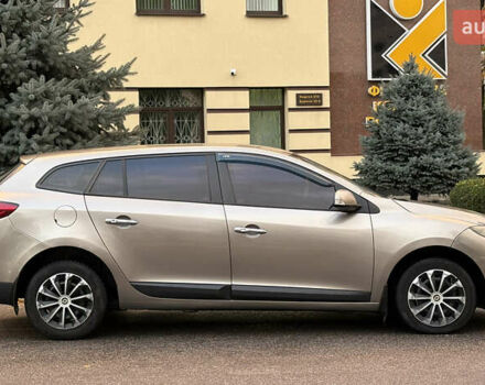 Рено Меган 2010 у Кременчуге на Automoto.ua Сірий Рено Меган, об'ємом двигуна 1.46 л та пробігом 300 тис. км за 6999 $, фото 1 на Automoto.ua