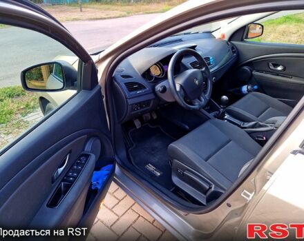 Сірий Рено Меган, об'ємом двигуна 1.6 л та пробігом 236 тис. км за 7300 $, фото 6 на Automoto.ua