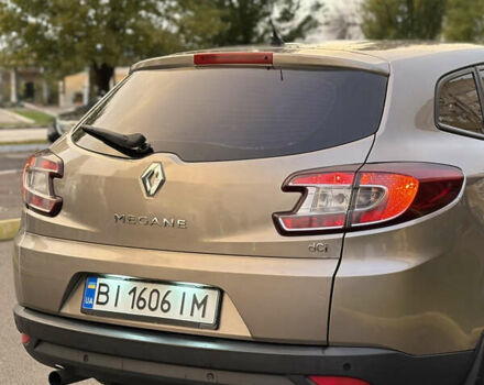 Рено Меган 2010 у Кременчуге на Automoto.ua Сірий Рено Меган, об'ємом двигуна 1.46 л та пробігом 300 тис. км за 6999 $, фото 2 на Automoto.ua