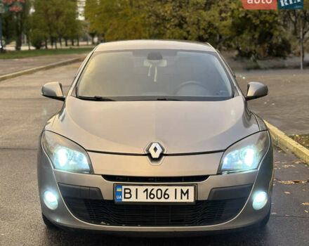 Рено Меган 2010 у Кременчуге на Automoto.ua Сірий Рено Меган, об'ємом двигуна 1.46 л та пробігом 300 тис. км за 6999 $, фото 11 на Automoto.ua