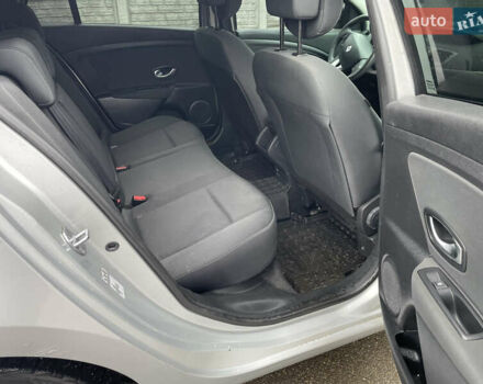 Рено Меган 2010 в Василькове на Automoto.ua Серый Рено Меган, объемом двигателя 1.46 л и пробегом 322 тыс. км за 6000 $, фото 12 на Automoto.ua