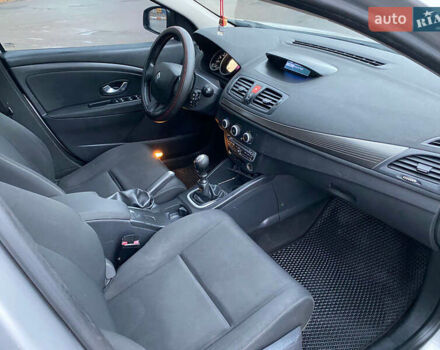 Серый Рено Меган, объемом двигателя 1.46 л и пробегом 300 тыс. км за 6300 $, фото 12 на Automoto.ua