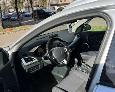 Рено Меган 2011 в Кривом Роге на Automoto.ua Серый Рено Меган, объемом двигателя 1.9 л и пробегом 180 тыс. км за 6350 $, фото 4 на Automoto.ua