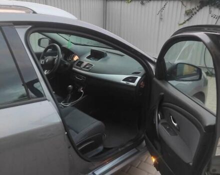 Рено Меган 2011 в Черновцах на Automoto.ua Серый Рено Меган, объемом двигателя 1.5 л и пробегом 273 тыс. км за 7400 $, фото 4 на Automoto.ua