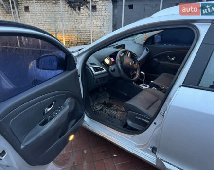 Серый Рено Меган, объемом двигателя 1.5 л и пробегом 208 тыс. км за 6300 $, фото 11 на Automoto.ua