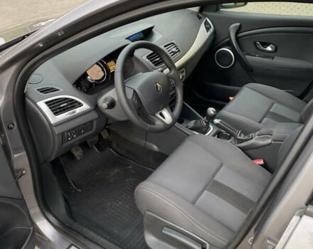 Серый Рено Меган, объемом двигателя 1.9 л и пробегом 285 тыс. км за 7300 $, фото 28 на Automoto.ua