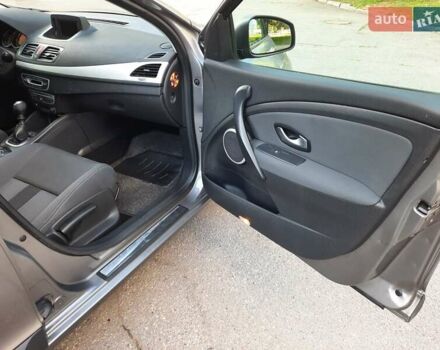 Серый Рено Меган, объемом двигателя 1.6 л и пробегом 194 тыс. км за 8100 $, фото 104 на Automoto.ua