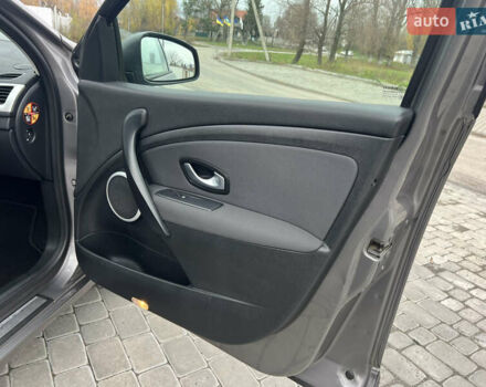 Сірий Рено Меган, об'ємом двигуна 1.5 л та пробігом 199 тис. км за 8250 $, фото 35 на Automoto.ua