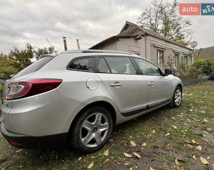 Рено Меган 2011 у Мироновке на Automoto.ua Сірий Рено Меган, об'ємом двигуна 1.46 л та пробігом 316 тис. км за 6600 $, фото 4 на Automoto.ua