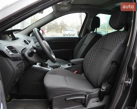 Серый Рено Меган, объемом двигателя 1.46 л и пробегом 176 тыс. км за 8300 $, фото 7 на Automoto.ua